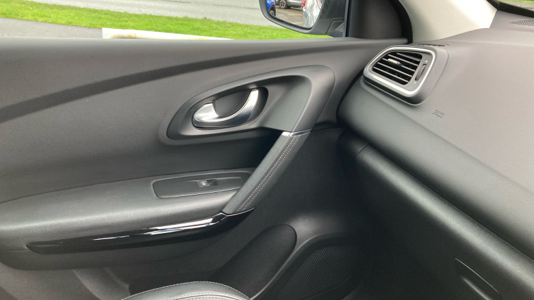 Renault Kadjar 1.5 Blue dCi Iconic 5dr EDC Diesel Hatchback